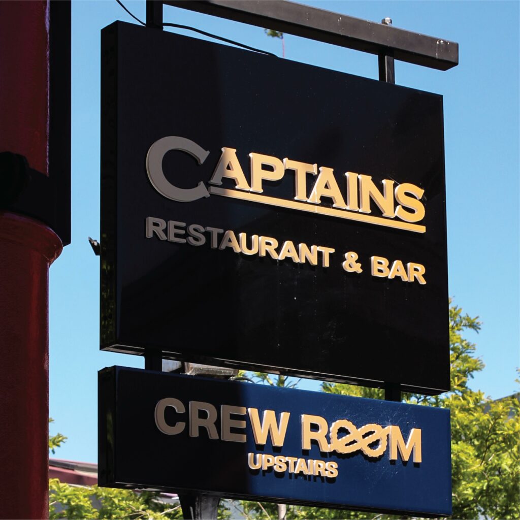 Captains Restaurant // Pan